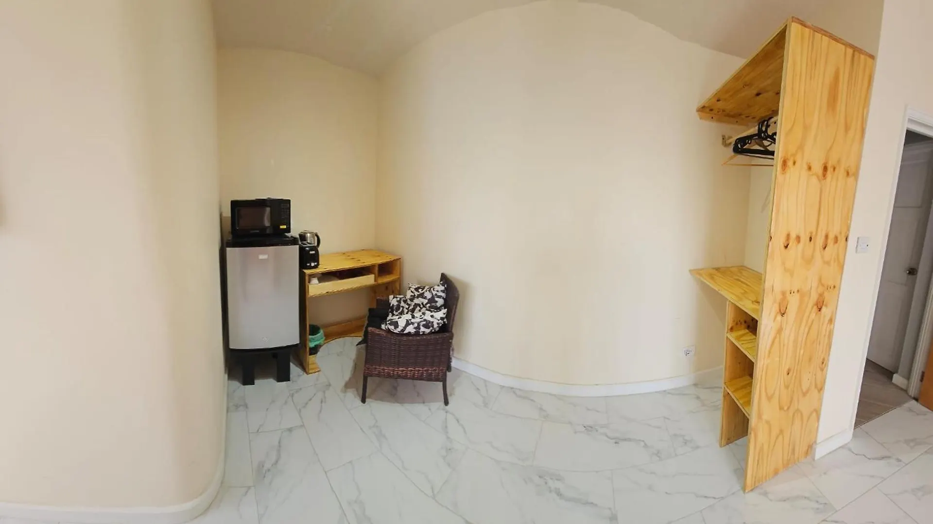 Shkyblue Suites Christ Church 0*,